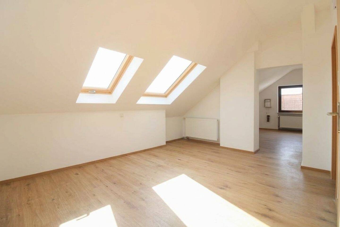 1-Zimmer Dachgeschosswohnung in Top lage Seckbachs, 60389 Frankfurt am Main (Bergen-Enkheim Bornheim Nordend-Ost Nordend-West Seckbach)