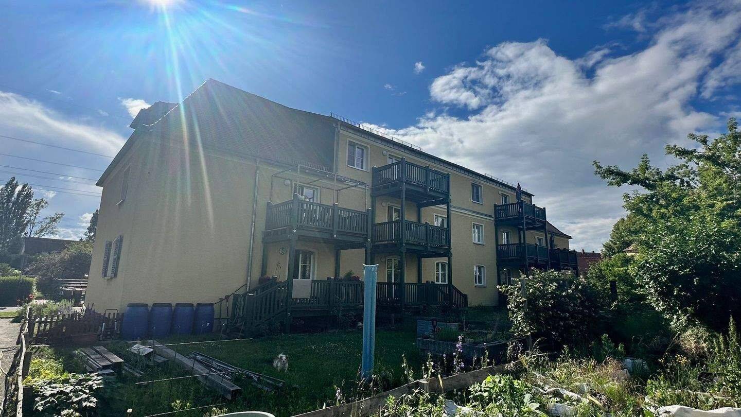 WE8// 3-Zi.- Wohnung mit Balkon, eigenem Gartenabteil und PKW-Stellplatz, 1445 Radebeul