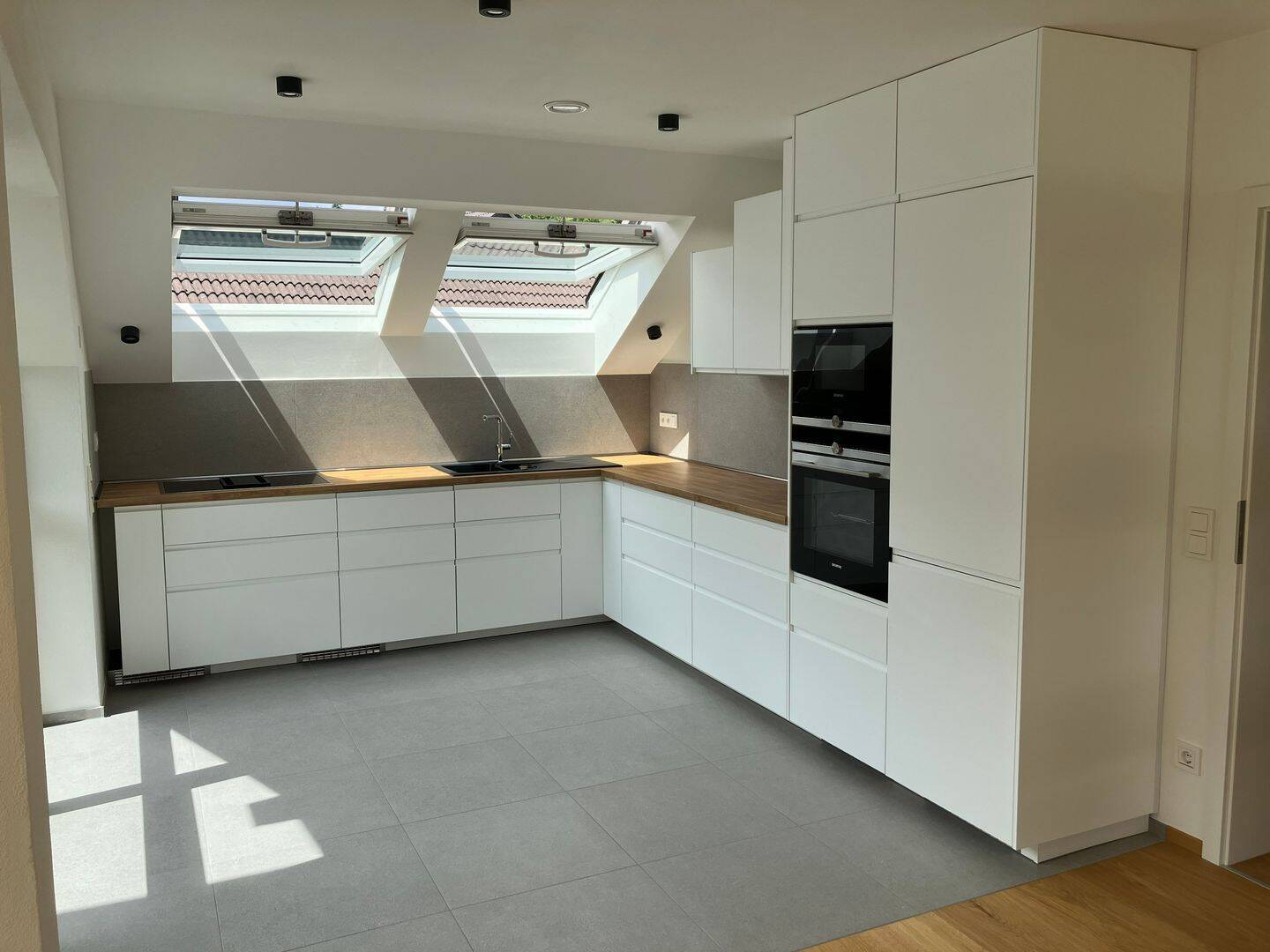 Lichtdurchflutete, energieeffiziente und smarte 3-Zimmer Neubau-Dachgeschosswohnung