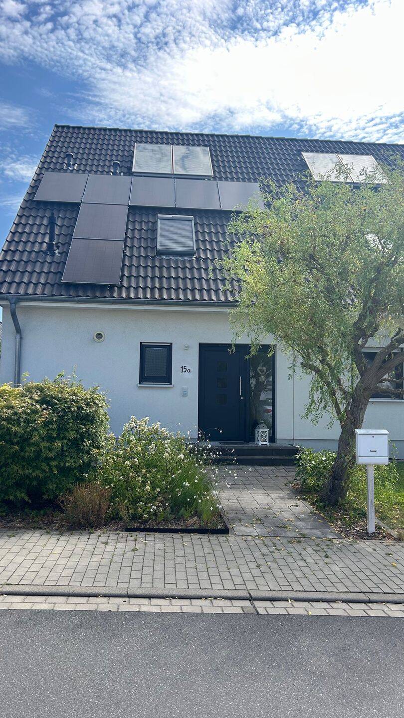 Moderne Doppelhaushälfte mit Photovoltaik, 63322 Rödermark