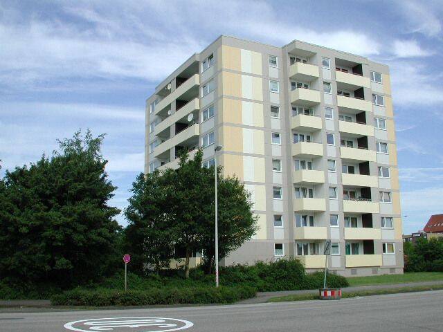 renovierte 3-Zimmer-Wohnung mit Vollbad und Balkon, 24109 Kiel (Hasseldieksdamm Mettenhof)