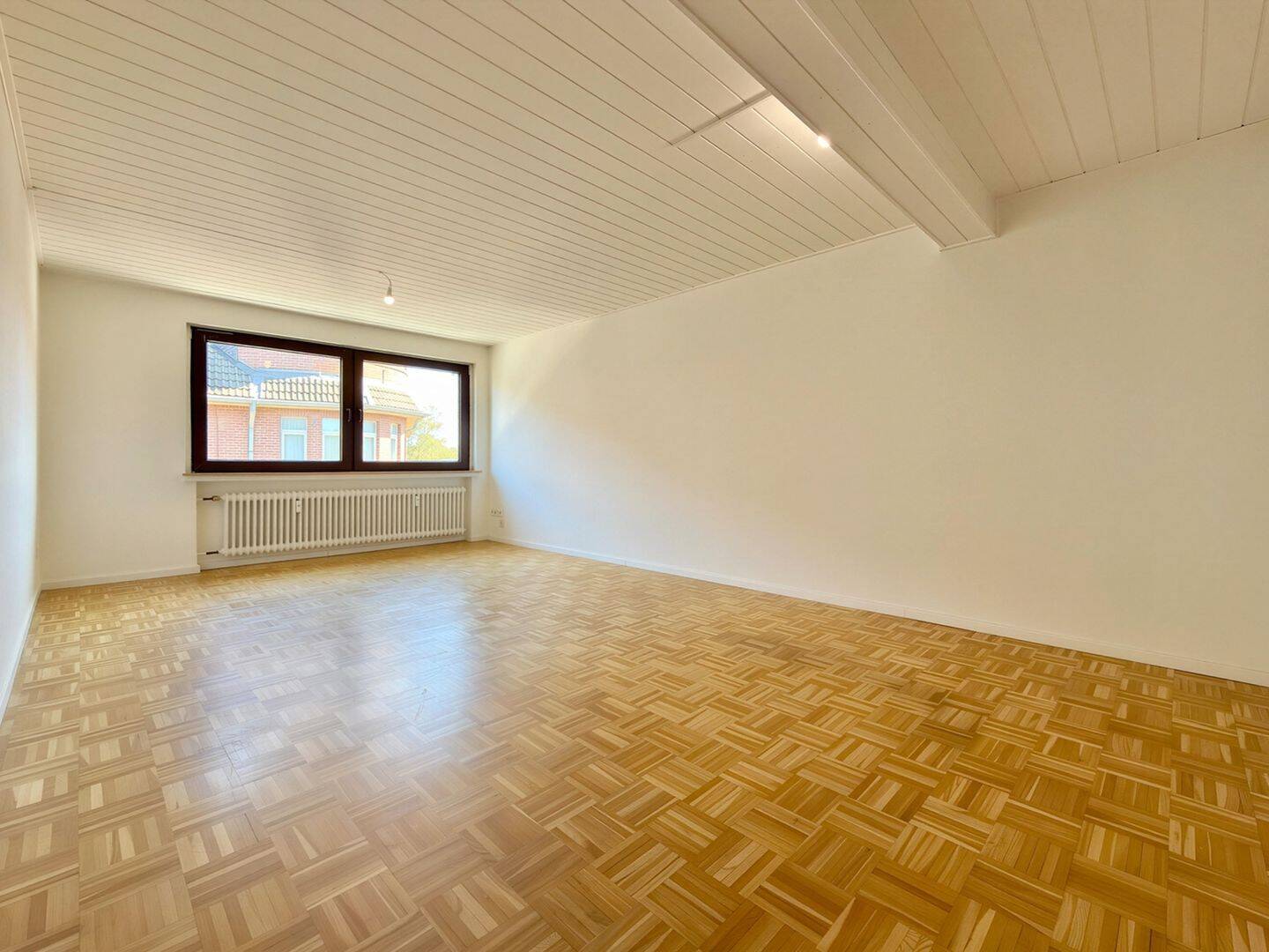 Komfortabel und zentral: Gepflegte 3-Zimmer-Wohnung mit großzügigem Wohnbereich, 47798 Krefeld (Cracau Dießem/Lehmheide Inrath/Kliedbruch Kempener Feld/Baakeshof Stadtmitte)