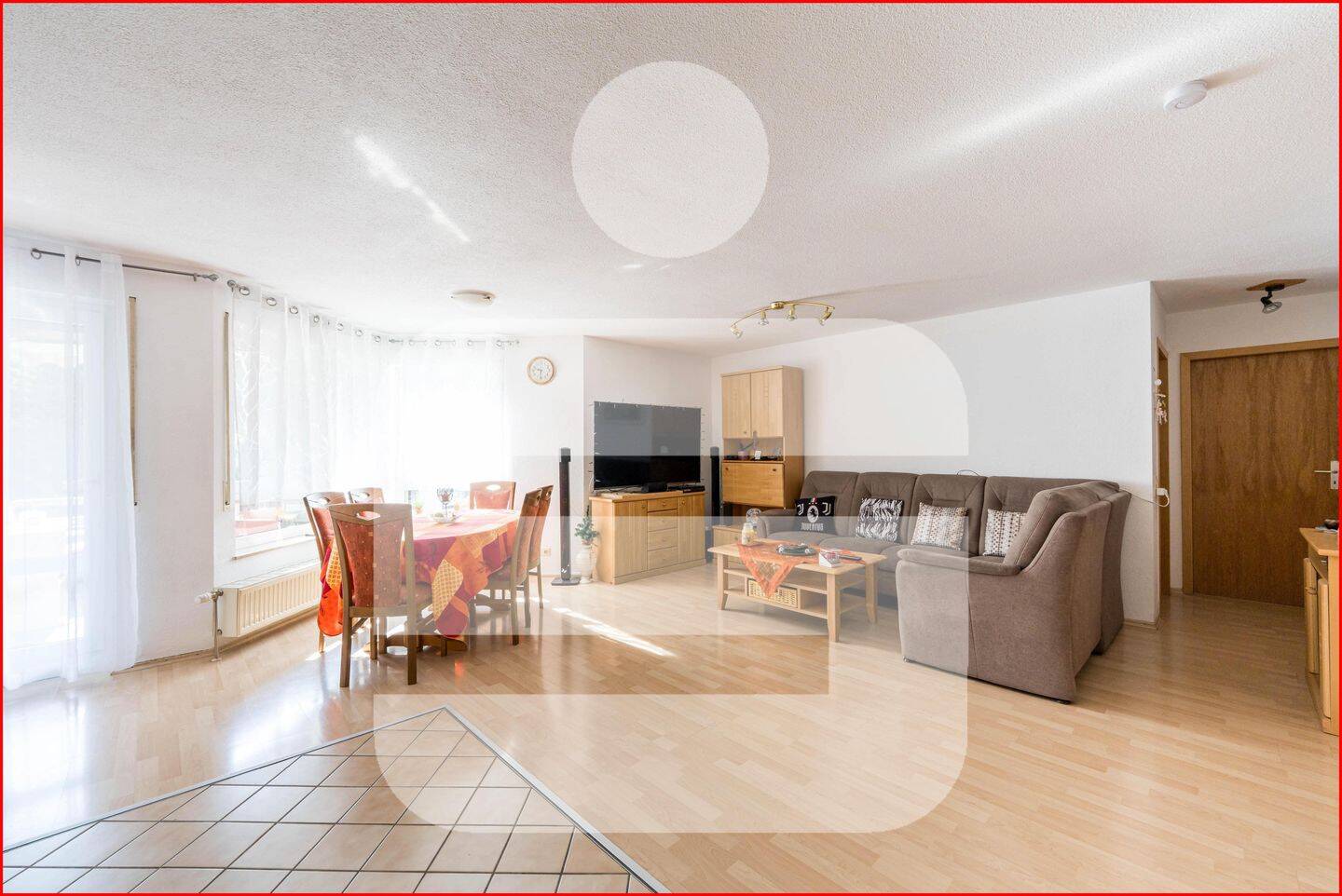 Offenes Wohnen mit Charakter: Charmante 3-Zimmer-Erdgeschosswohnung mit Garage, 79664 Wehr