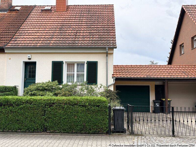 Bezugsfreie gepflegte Doppelhaushälfte in Berlin Altglienicke mit großem Garten, 12524 Berlin (Treptow-Köpenick Altglienicke Kleingartenanlage Falkenbrunn 1)