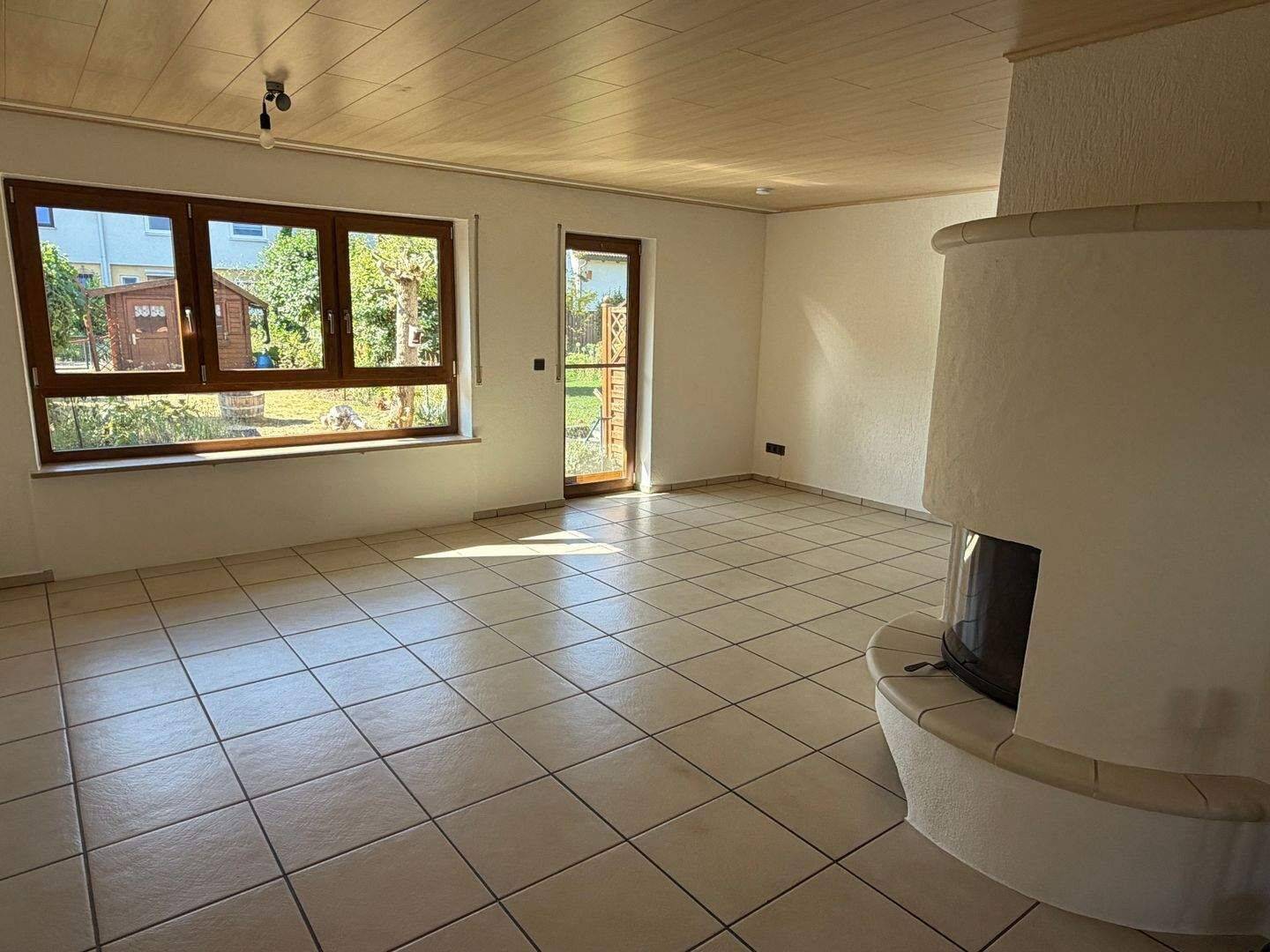 Gepflegtes Reihenmittelhaus mit Einbauküche, Kaminofen und Garten, 90610 Winkelhaid