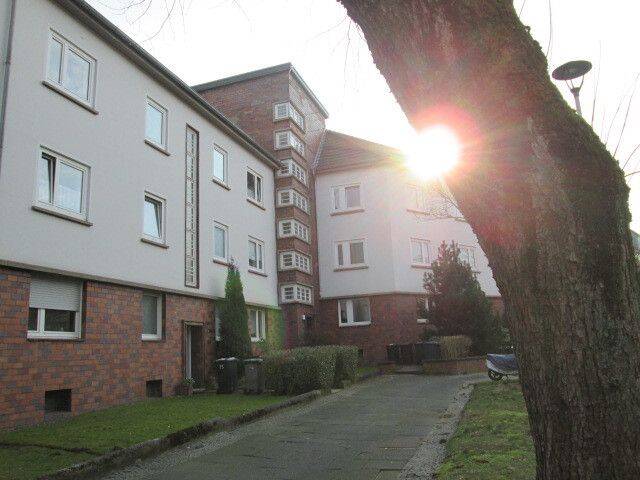 Schöne Singlewohnung mit Balkon !