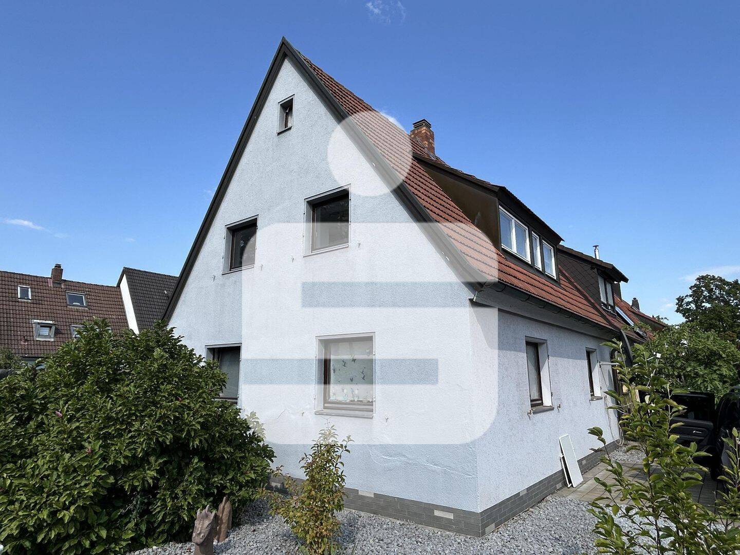 Klein, fein und voller Möglichkeiten…gemütliche DHH mit 308m² Grundstück in Alterlangen