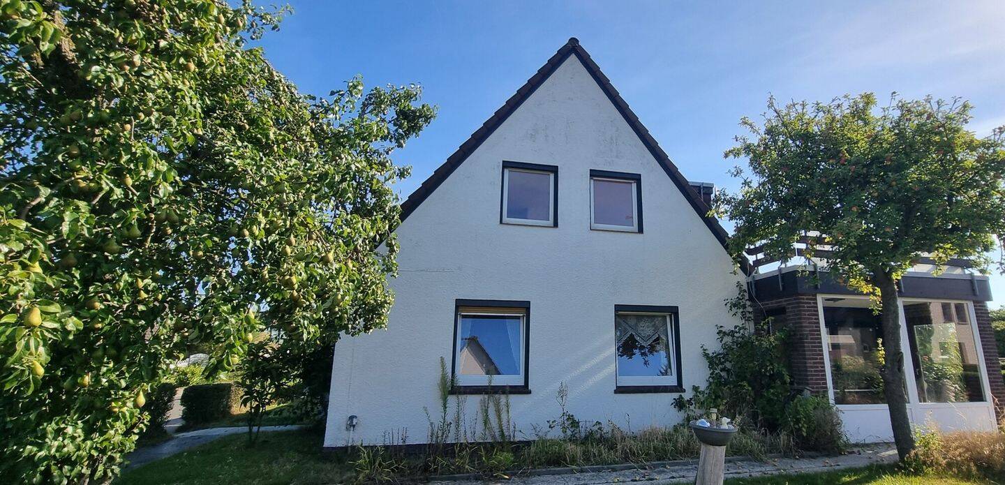 Freistehendes Einfamilienhaus mit vermieteter Einliegerwohnung – Perfekt für Handwerker, 26316 Varel