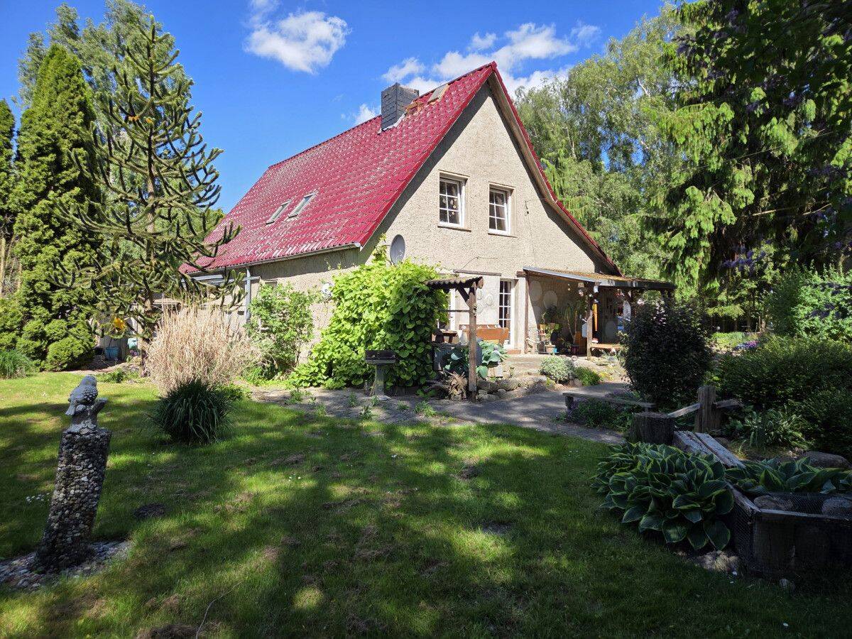 EINFAMILIENHAUS AUF TOP – GRUNDSTÜCK, GARTENTEICH, WIESE, GARTEN – (KLEIN)TIERHALTUNG mgl., 17392 Blesewitz
