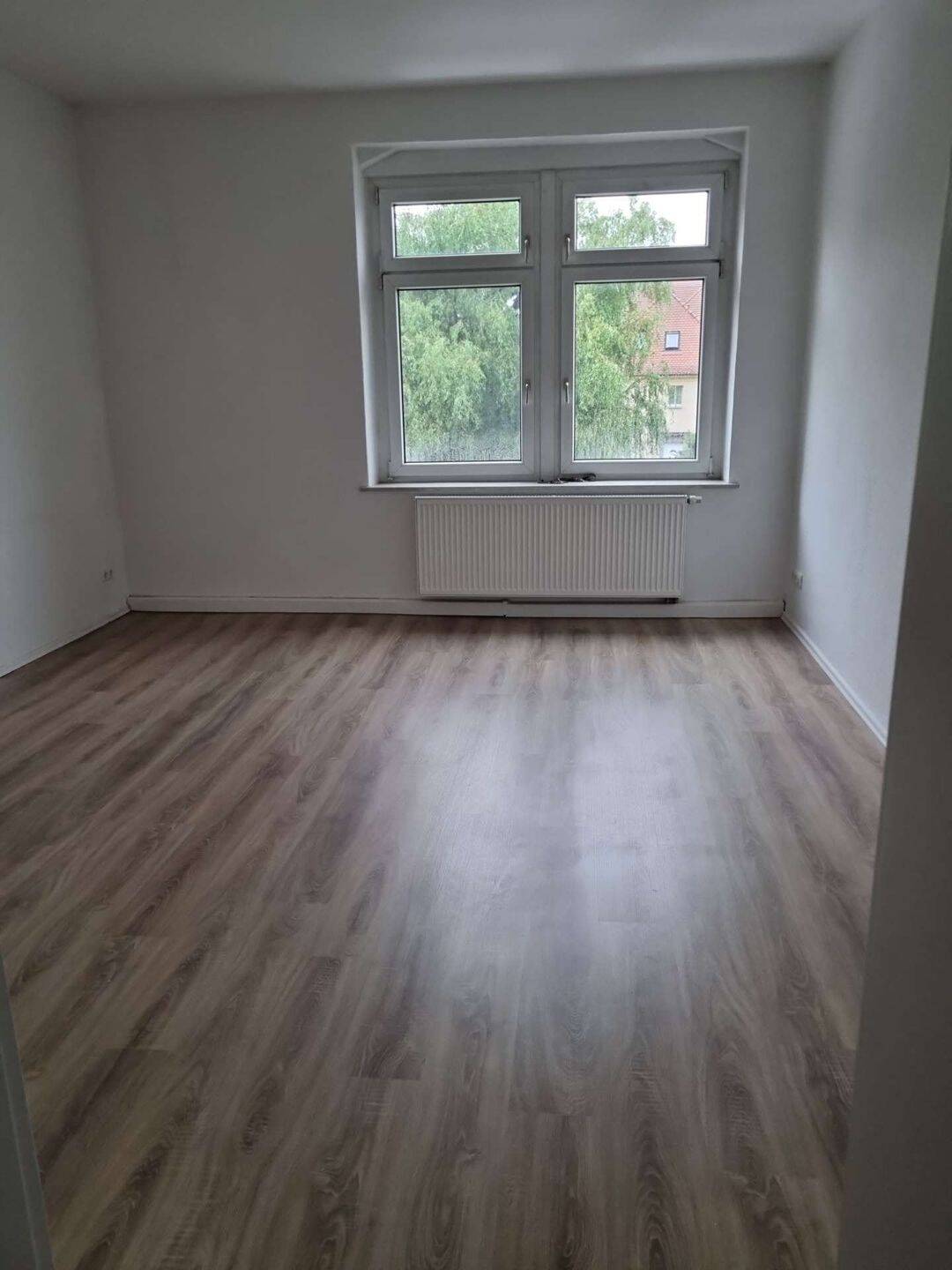 Helle 2-Zimmer-Wohnung im 1. Stock mit Blick ins Grüne in Heidenau, 1809 Heidenau