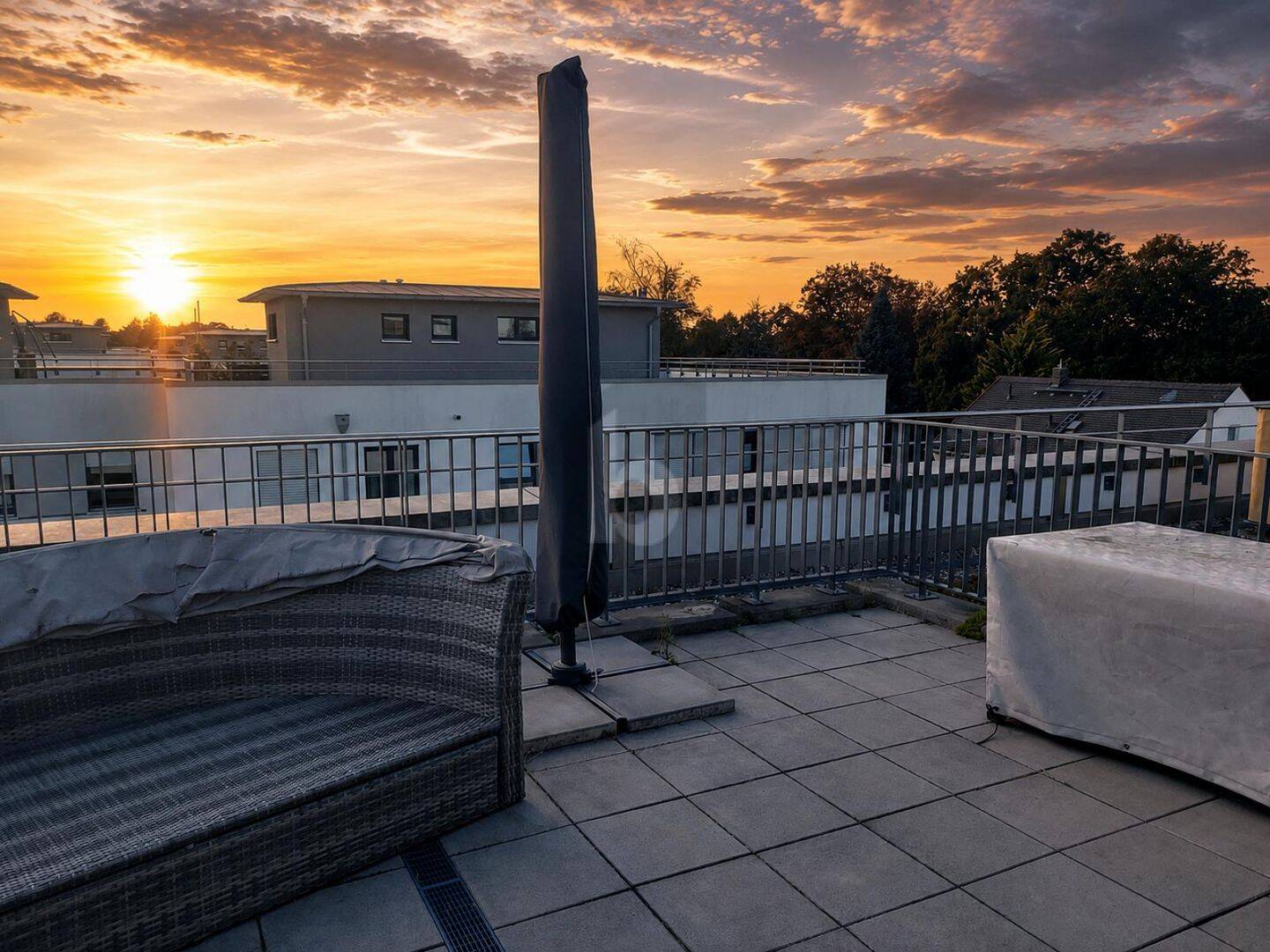 MAISONETTE MIT DACHTERRASSE & HOMEOFFICE EBENE, 81245 München (Aubing-Lochhausen-Langwied Pasing-Obermenzing)