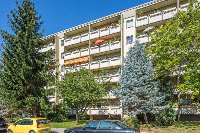 Schöne 3-Zimmerwohnung mit Balkon sucht nette Mieter!, 1239 Dresden