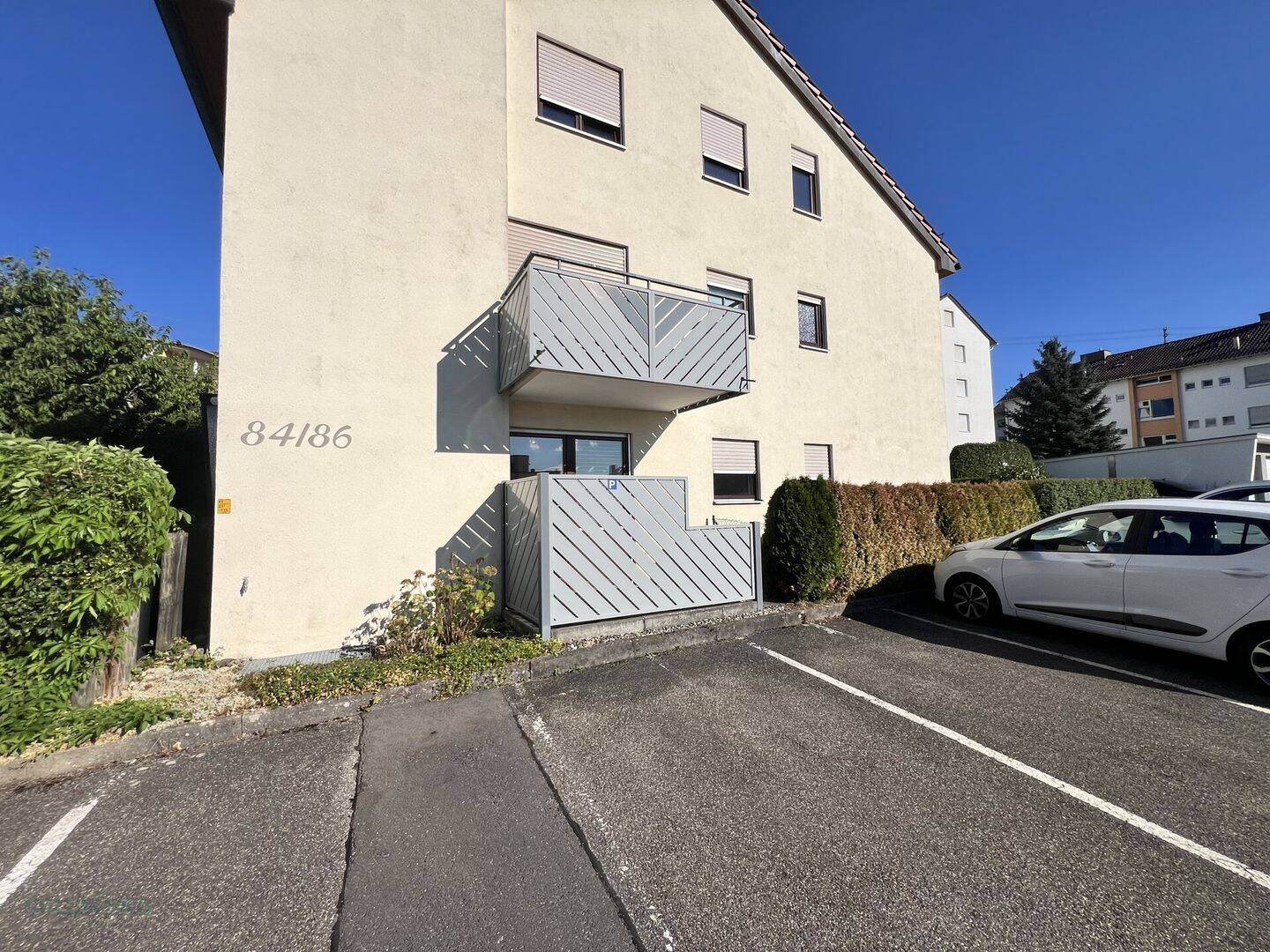 Helle 1,5-Zimmer-Wohnung mit eigener Terrasse und Stellplatz in Wernau, 73249 Wernau (Neckar)