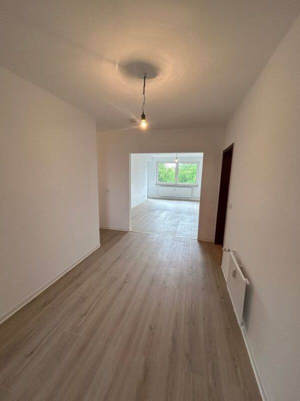 Großzügige 3-Zimmer-Wohnung mit Balkon und Gäste-WC, 24534 Neumünster (Innenstadt)