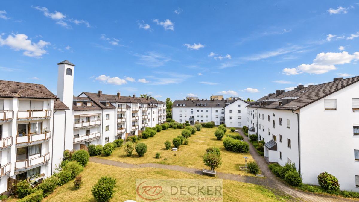 Licht. Raum. Südbalkon. 2 Zimmer DG Wohnung mit Einbauküche ++Decker Immobilien++, 84478 Waldkraiburg