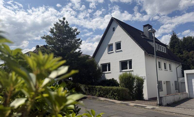 Ihr neues Zuhause in Heisingen Einfamilienhaus mit Einliegerwohnung und Garage