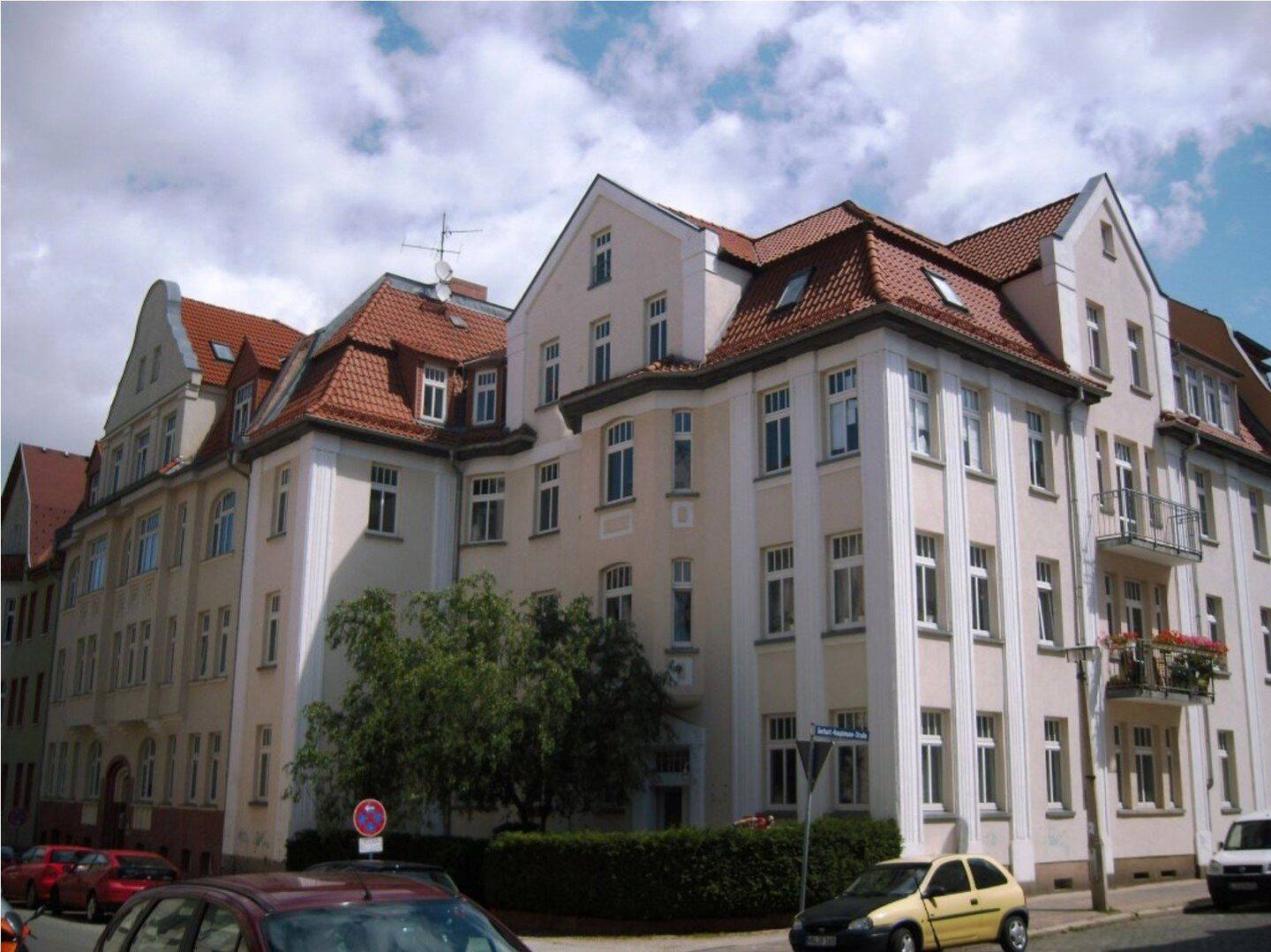 Großzügige Altbauwohnung mit hohen Decken und 2 Balkonen, 6110 Halle (Saale) (Damaschkestraße Gesundbrunnen Innenstadt Lutherplatz Saaleaue)