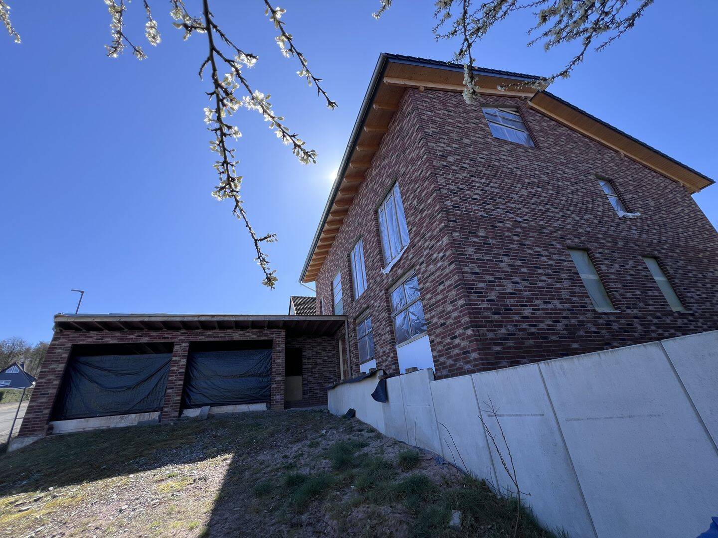 Einmalig schöner Rohbau eines EFH auf kinderfreundlichem Traumgrundstück in Eschershausen, 37632 Eschershausen