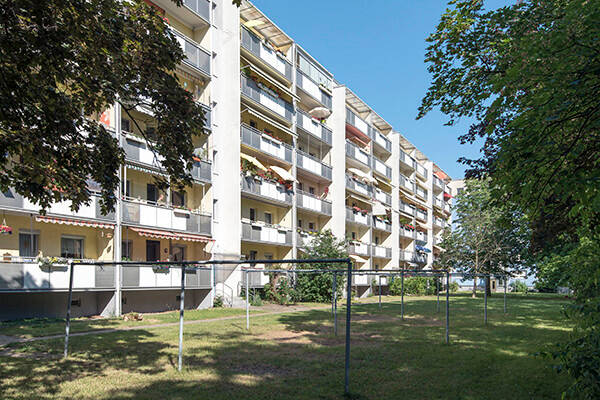 Perfekt für Sie: sofort bezugsfertige 4-Zimmerwohnung mit Balkon und Aufzug!, 1239 Dresden