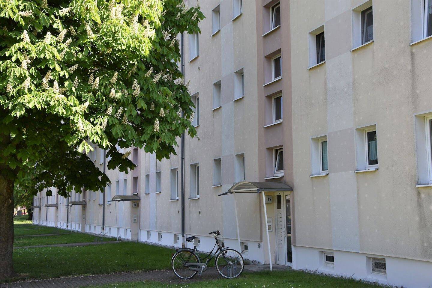 „Deine Gute Adresse“ – 3-Raumwohnung im 1. OG mit Balkon!, 4435 Schkeuditz