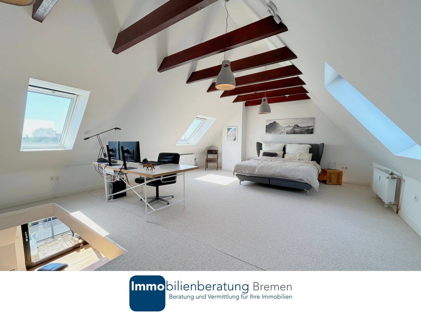Moderne, klimatisierte Maisonettewohnung im Loftcharakter mit Balkon und Garage, 28219 Bremen