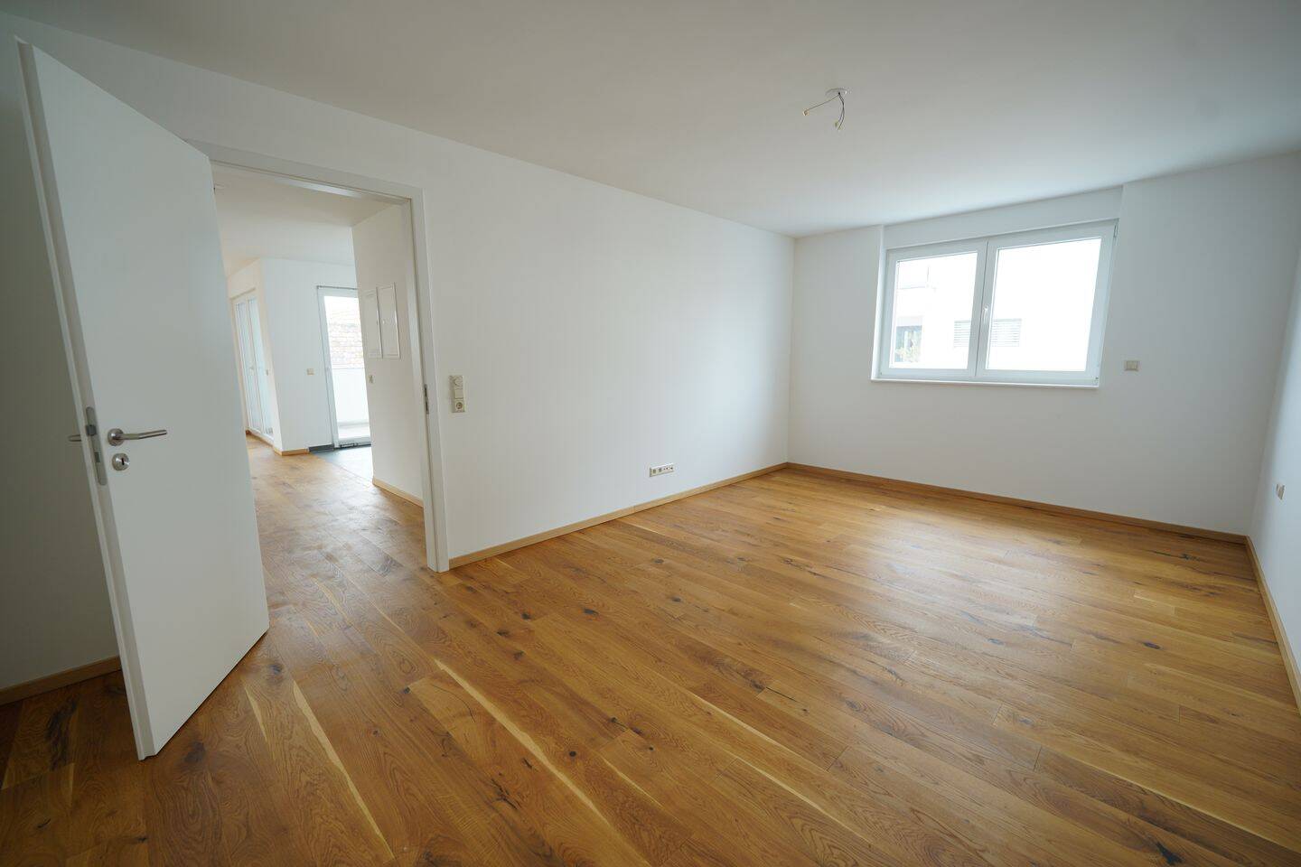 Großzügige und lichtdurchflutete Wohnung mit Balkon und flexiblem Raumkonzept – im 1. Obergeschoss, 79238 Ehrenkirchen