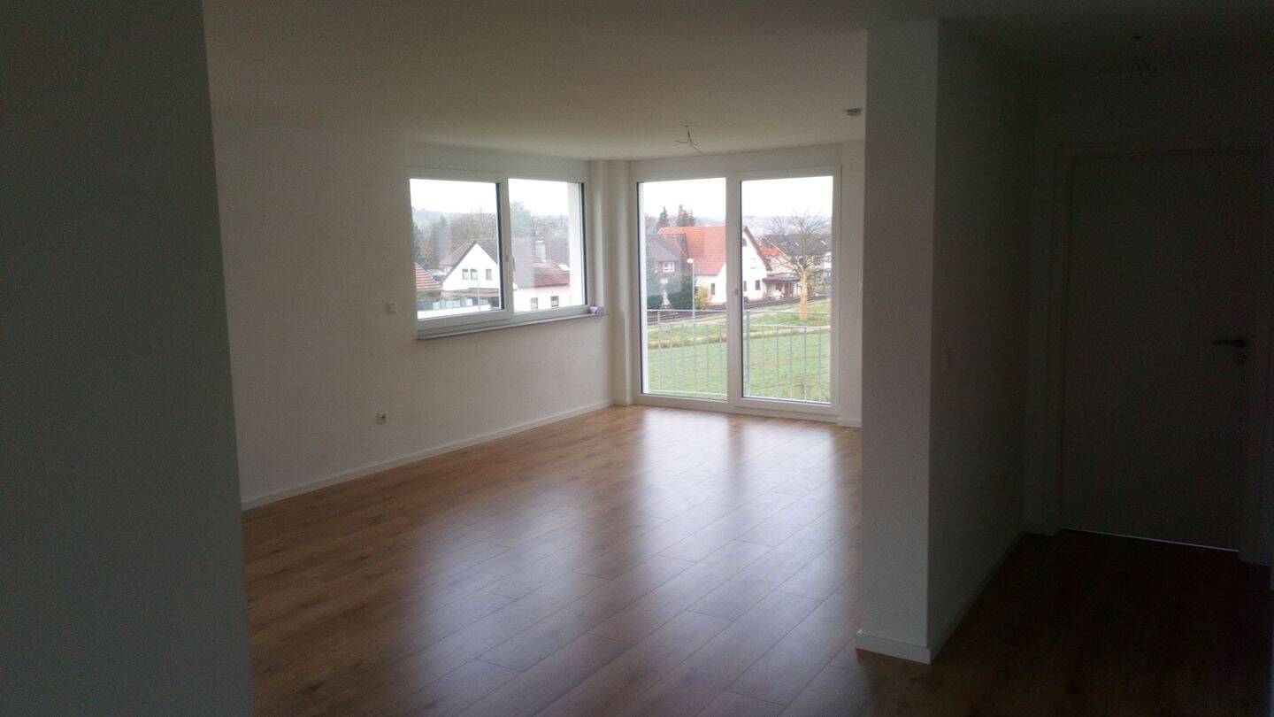 Wunderschöne, lichtdurchflutete 3,5 Zimmerwohnung unter dem Weinberg, 72555 Metzingen