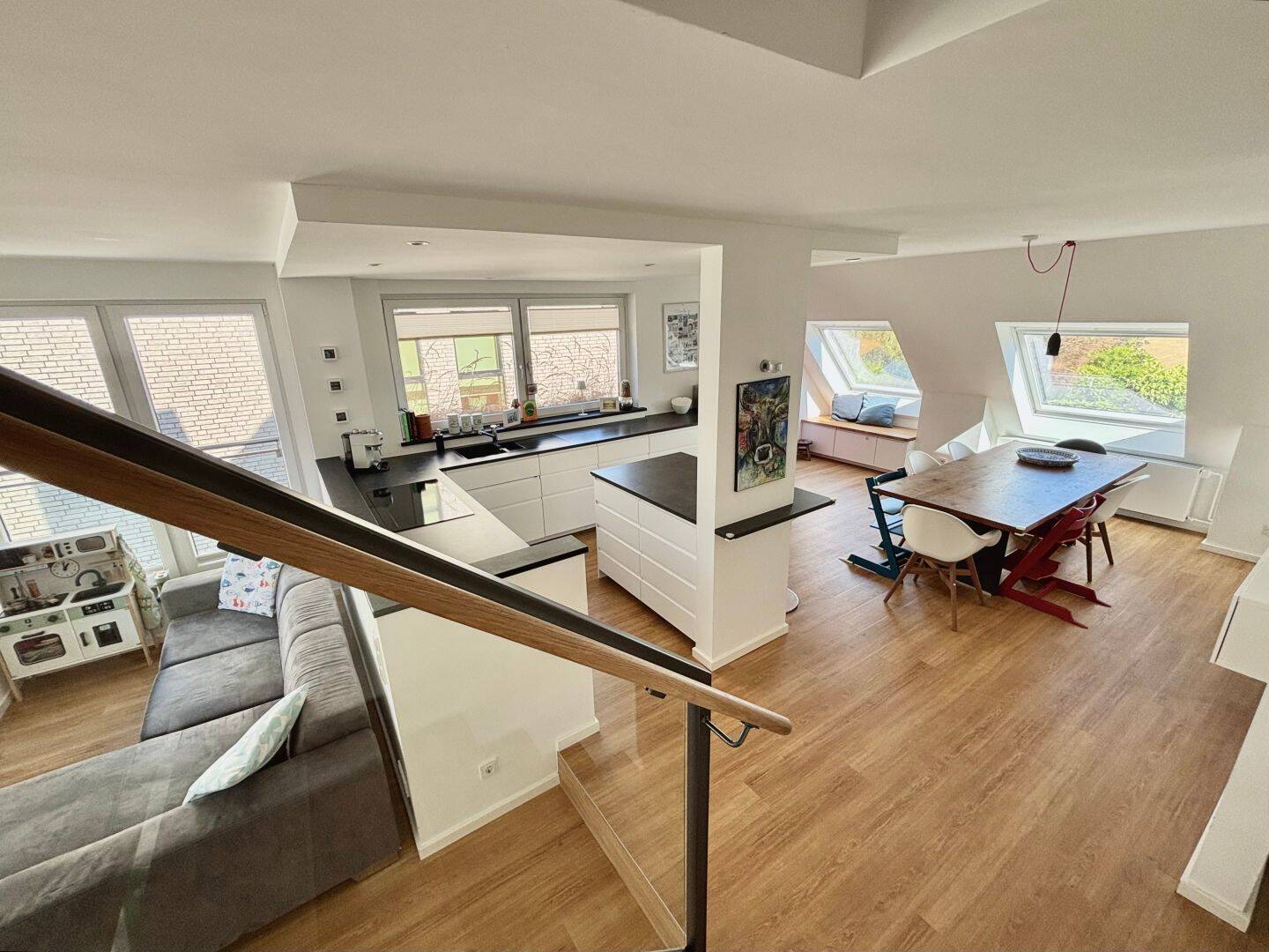 Wohnen am Rhein: Hochwertig sanierte 4-Zimmer-Maisonettewohnung in begehrter Wittlaer Lage, 40489 Düsseldorf (Angermund Kaiserswerth Kalkum Lohausen Wittlaer)