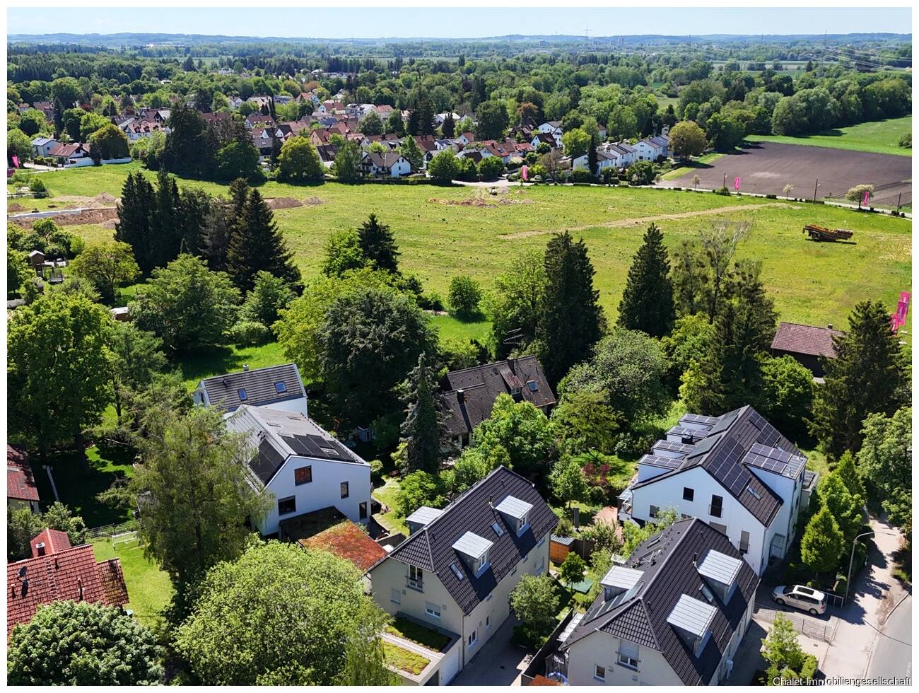 Lichtdurchflutetes Penthouse-Feeling mit Südterrasse – moderne 3-Zimmer-Wohnung mit Blick ins Grüne, 81249 München (Allach-Untermenzing Aubing-Lochhausen-Langwied Pasing-Obermenzing)