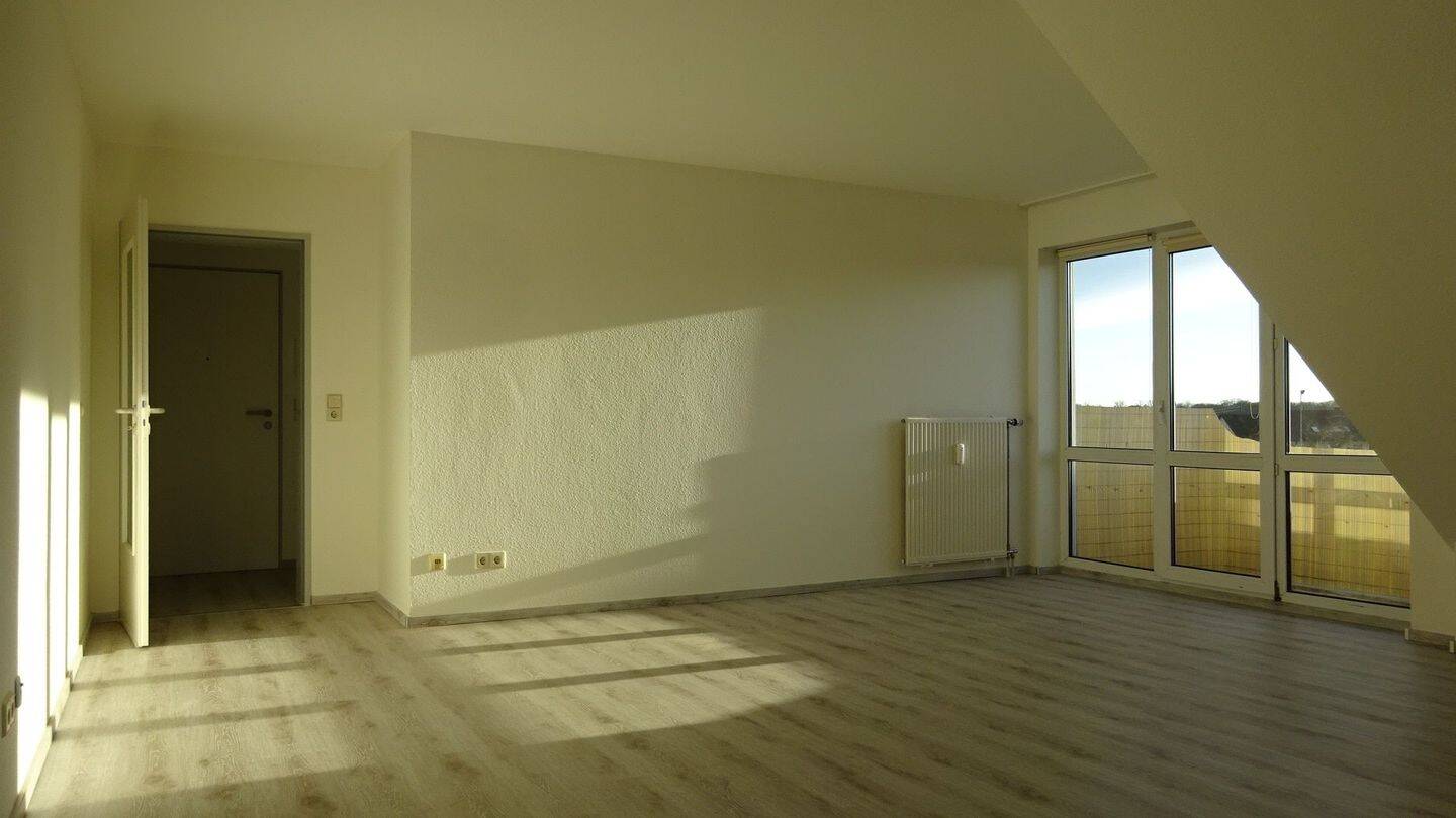 Geräumige und helle 2 Zi. Dachgeschosswohnung mit Balkon in FR-Hochdorf !, 79108 Freiburg im Breisgau (Brühl Herdern Hochdorf Lehen Zähringen)