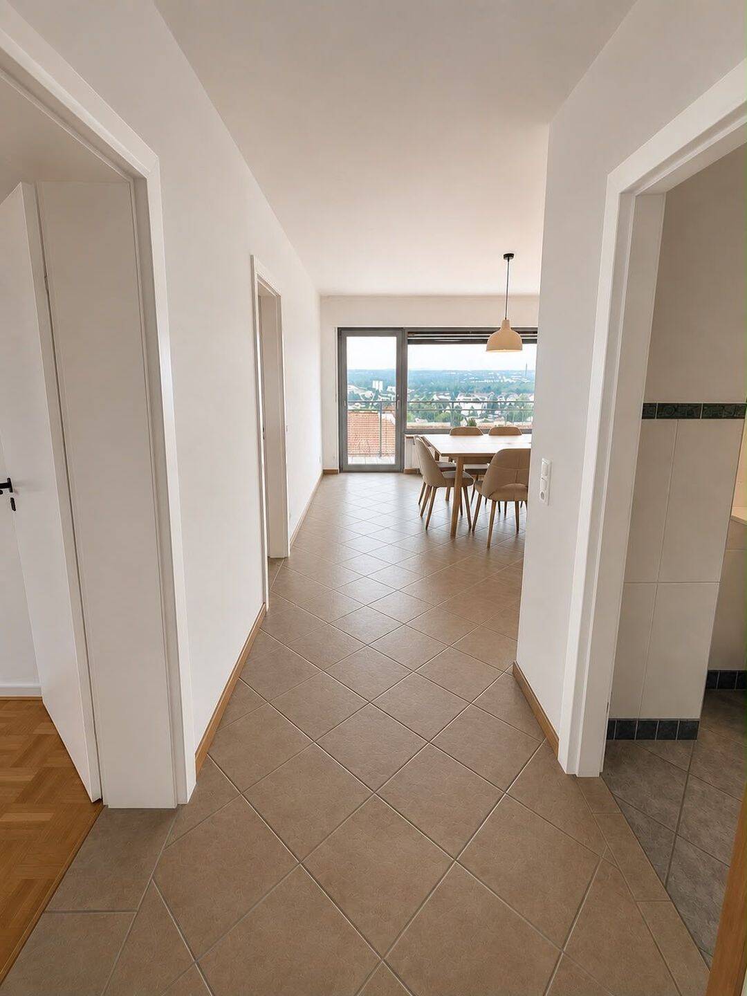 4-Zimmer mit Skylineblick und 2 Balkonen in Frankfurt Bergen-Enkheim, 60388 Frankfurt am Main (Bergen-Enkheim Seckbach)