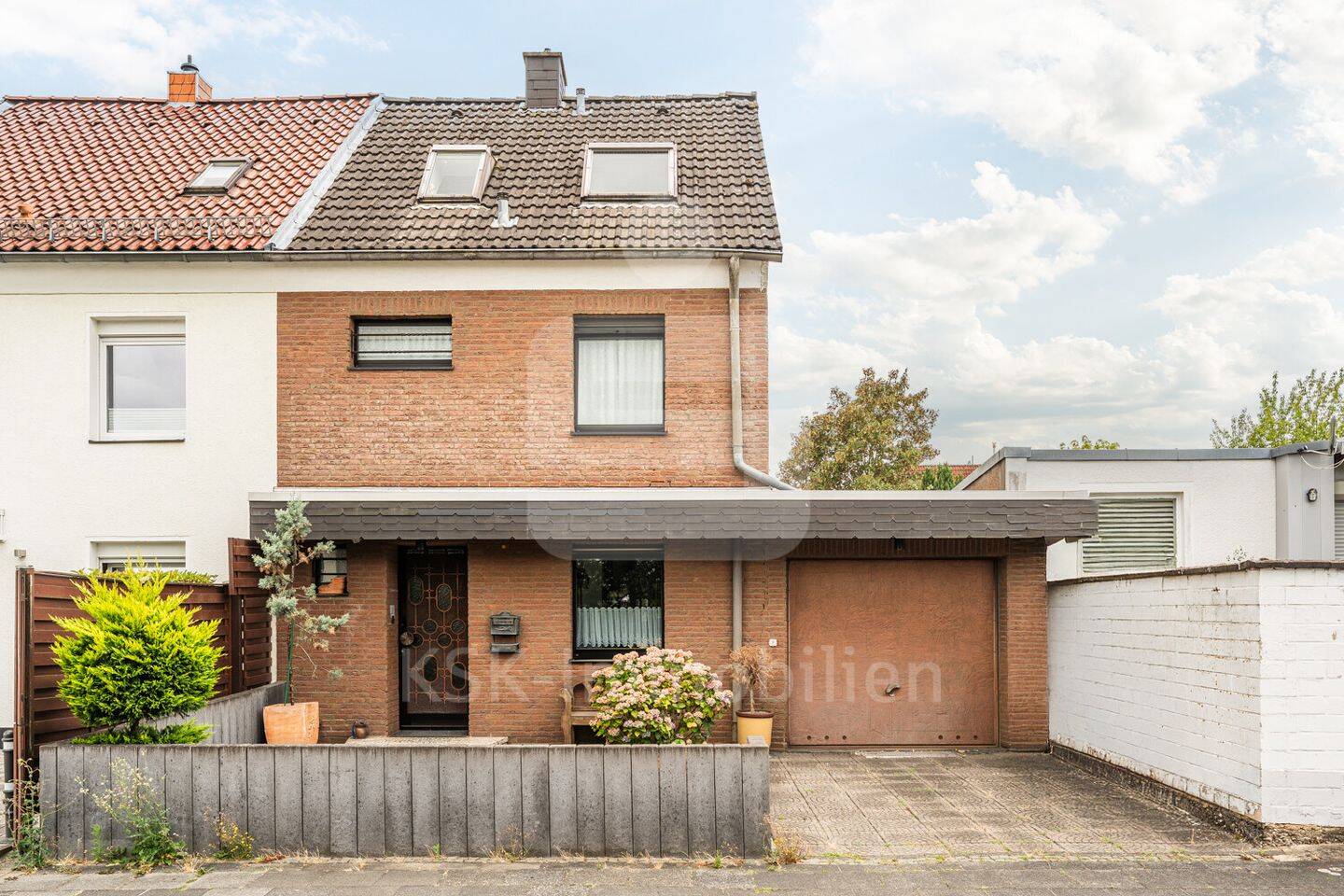 Charmantes Reihenendhaus in Köln-Weiß mit großzügigem Wohnkomfort und schönem Garten!, 50999 Köln (Rodenkirchen Hahnwald Sürth Weiß)