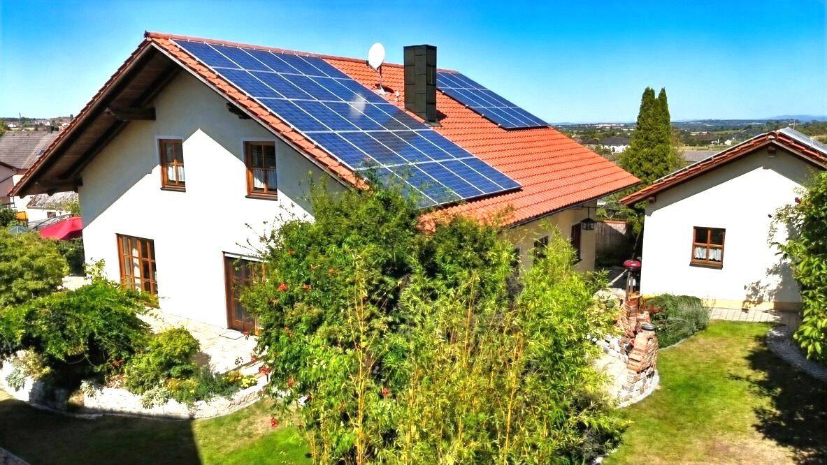Attraktives Einfamilienhaus mit Nießbrauchrecht, 30 kWp PV-Anlage, Erdwärme & traumhaftem 825 m² Grundstück., 93142 Maxhütte-Haidhof