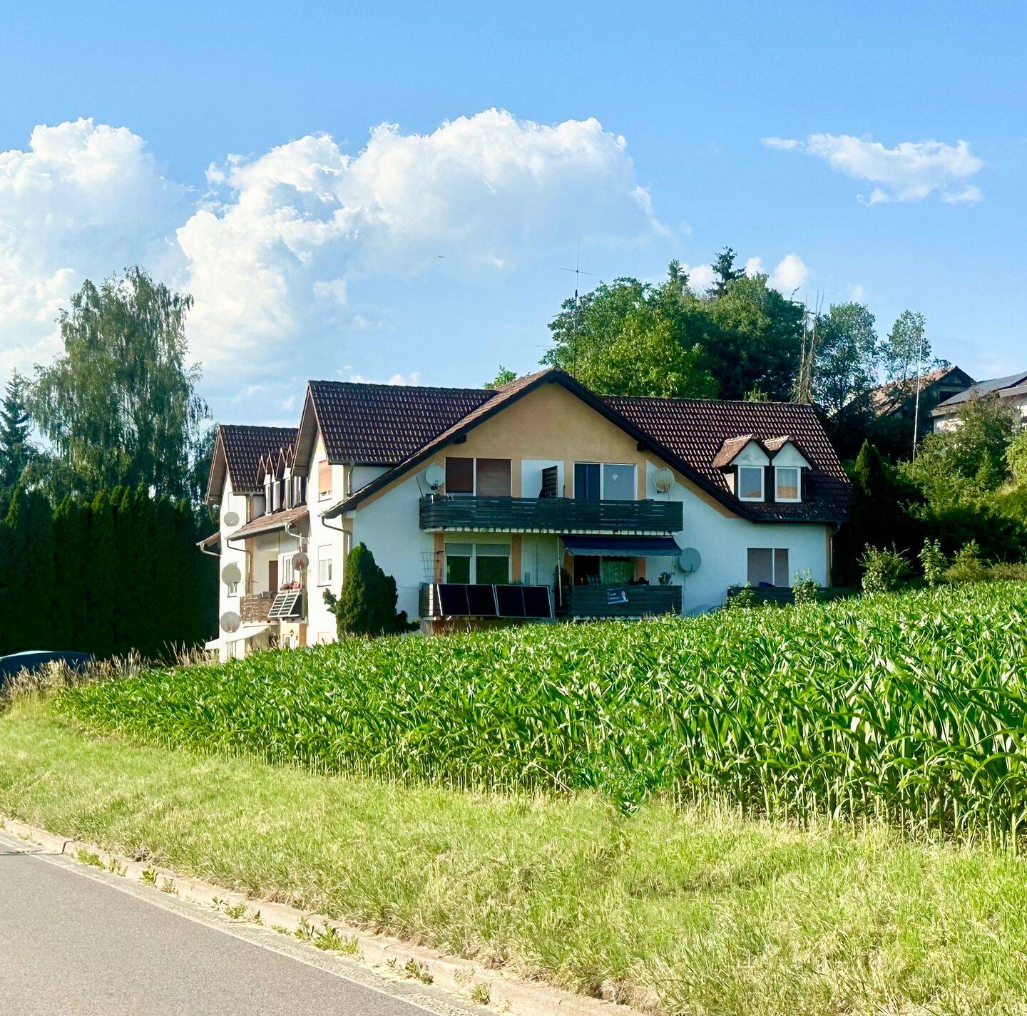 5,5 % Rendite – vermietete 3-Zimmer-Wohnung mit zwei Terrassen, 78355 Hohenfels