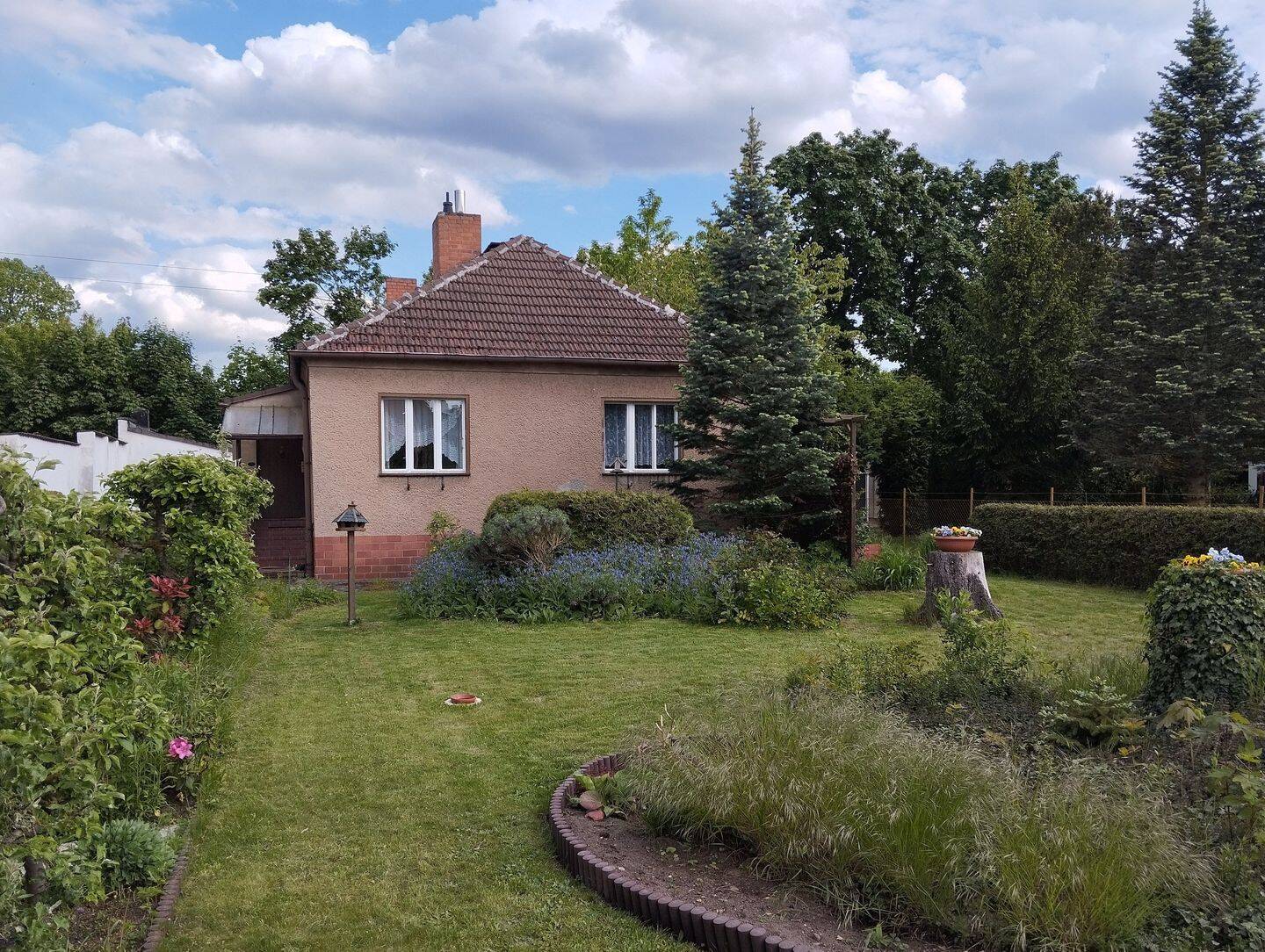 Einfamilienhaus mit Baugrundstück