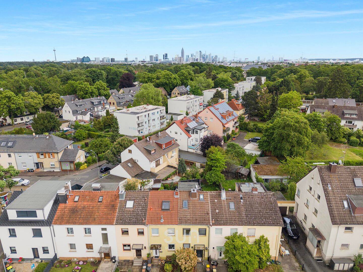 MODERNISIERTES RMH MIT GARTENGLÜCK – 86 m² Wohnkomfort & Sonnenterrasse in Frankfurt-Griesheim, 65933 Frankfurt am Main (Griesheim)