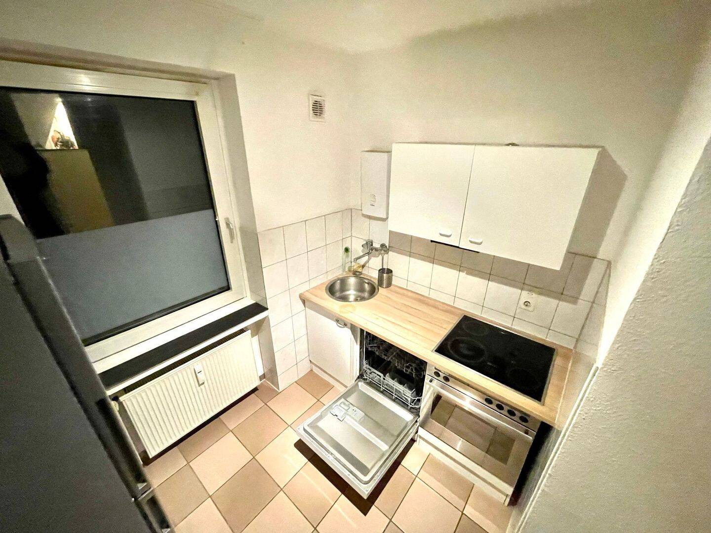 Rarität – Vollmöblierte zentrale Wohnung am Wehrhahn