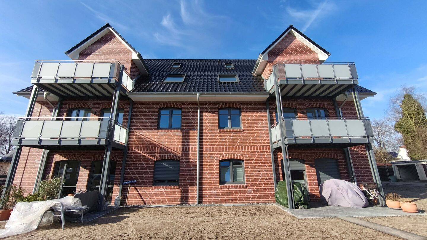 NEUBAU-ERSTBEZUG!!! Moderne 4-Zimmer-Maisonette-Wohnung mit Carport-Stellplatz in Uetersen, 25436 Uetersen