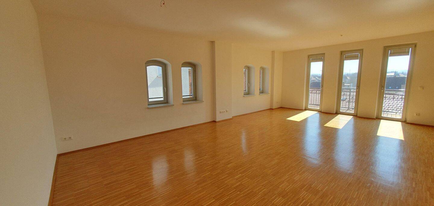 Großzügige 3-Zimmer-Wohnung in historischer Kreuz-Bräu – Südbalkon, Aufzug & TG, 95445 Bayreuth