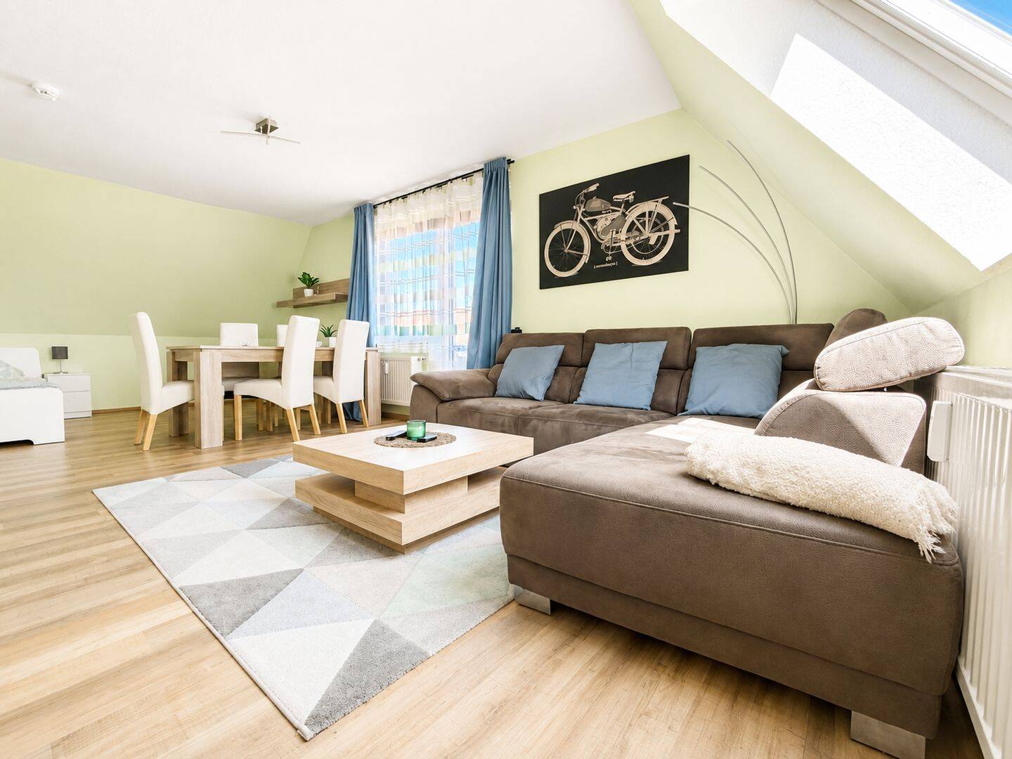Möblierte 2-Zimmer-Wohnung mit Balkon & TG-Stellplatz in zentraler Lage von Stein, 90547 Stein