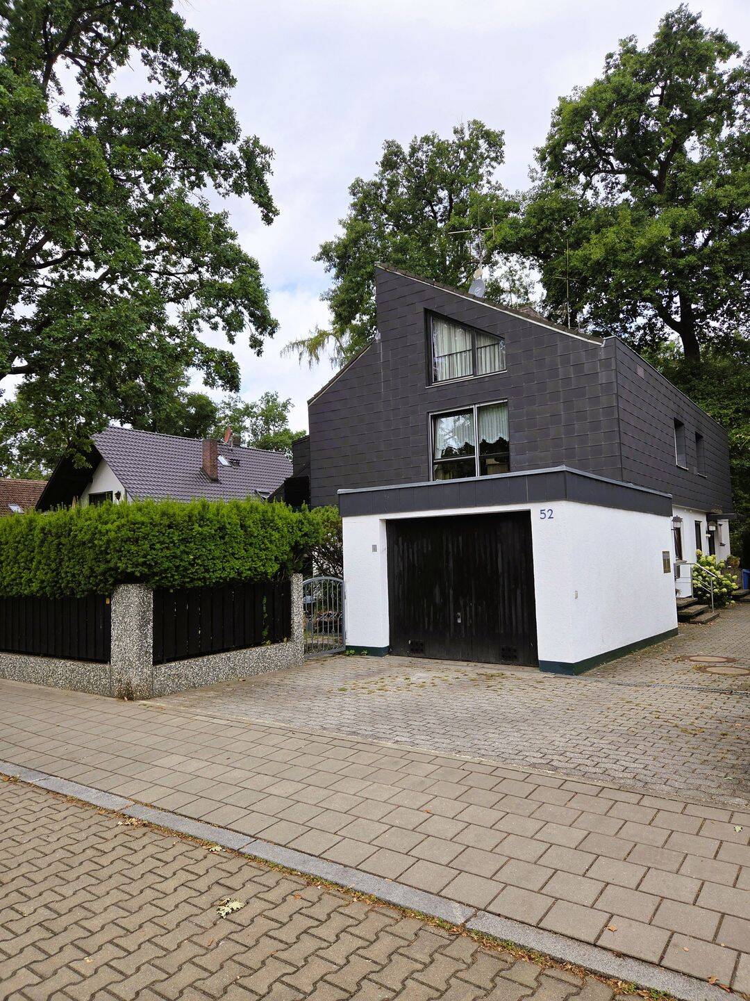 Exklusive Doppelhaushälfte mit großzügigem Raumkonzept, Sauna, gepflegtem Garten und Garage in begehrter Wohnlage von Fürth (VHB)