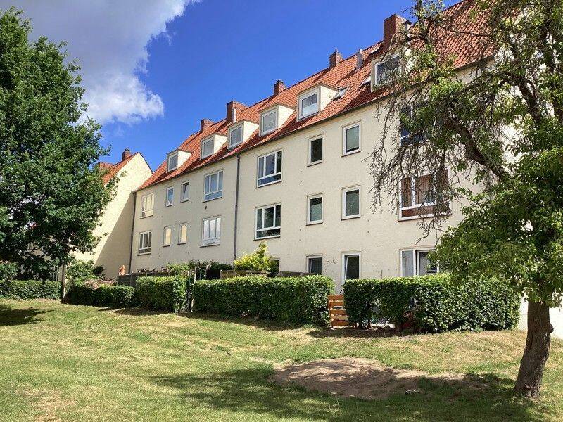 Hier macht wohnen Spaß: sanierte 2,5-Zimmer-Erdgeschoss- Wohnung mit Terrasse und sofort anmietbar!, 23564 Lübeck (Sankt Gertrud Sankt Jürgen)