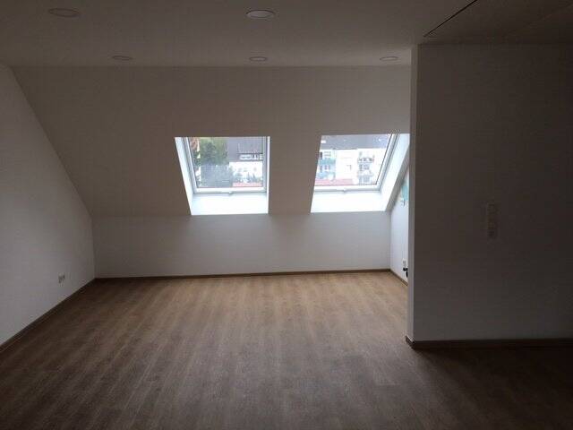 Helle und geräumige Dachgeschosswohnung, 66113 Saarbrücken