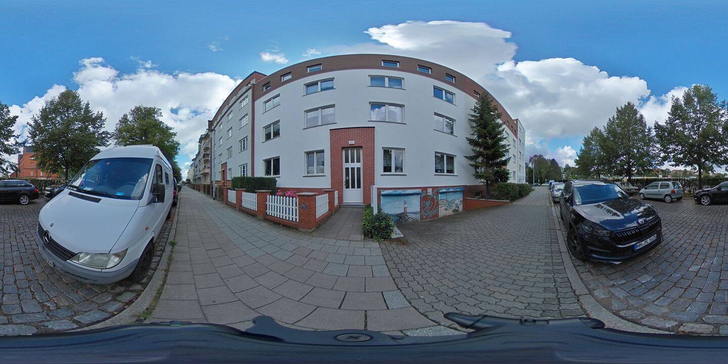Charmante 3-Zimmer-Dachgeschosswohnung mit Tiefgaragenstellplatz & Top-IT-Ausstattung in KTV-Lage