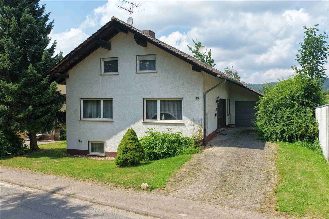 Stadtrand: Solides Einfamilienhaus für wohnen auf einer Ebene mit Garten und Garage, 37281 Wanfried