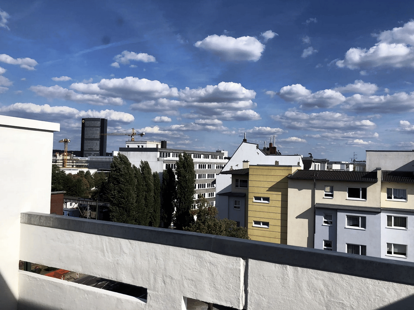 Panoramablick über Düsseldorf mit Balkon aus Derendorf
