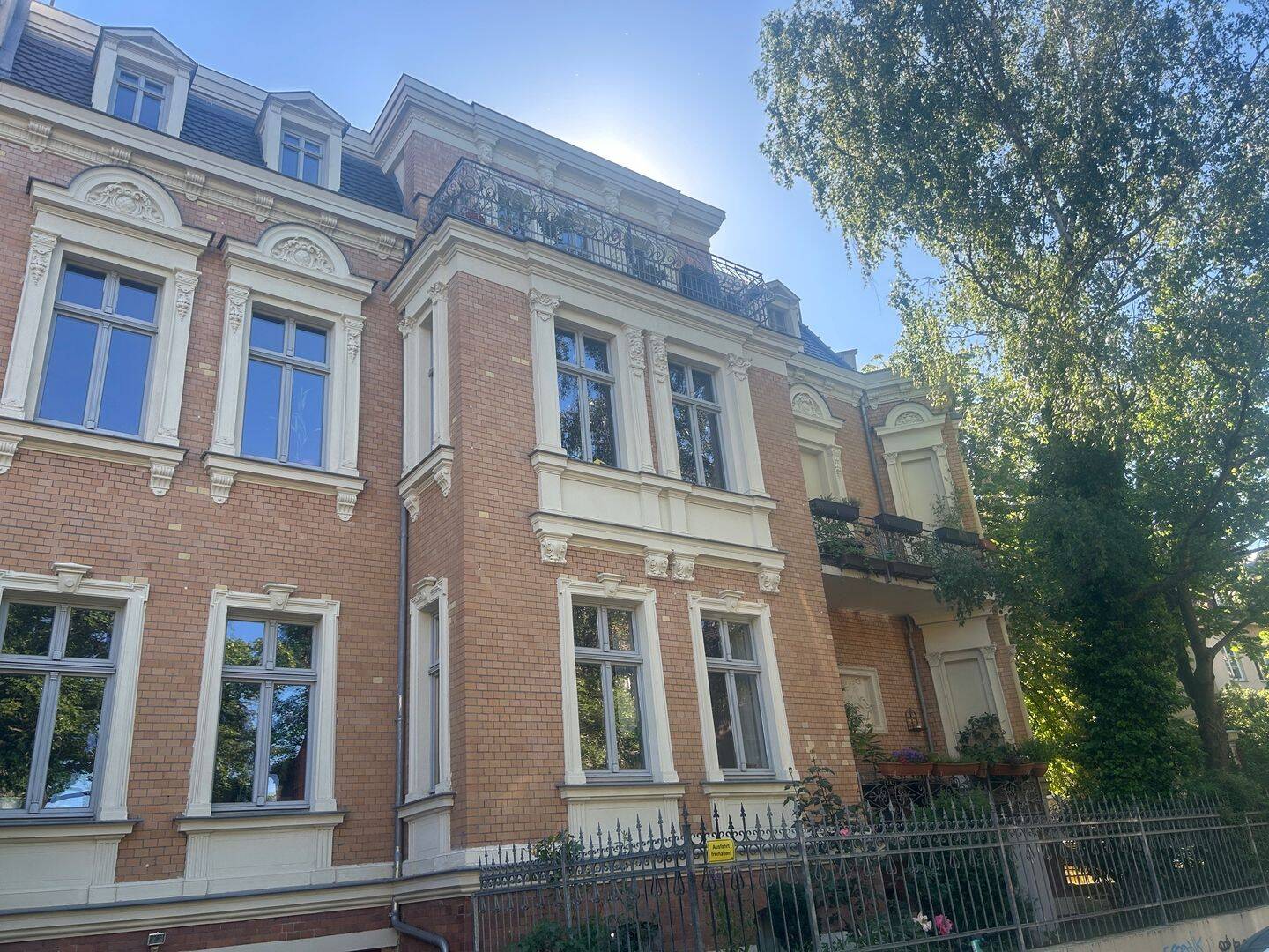 Wunderschöne 3-Raum Wohnung im Dachgeschoss mit Sichtbalken und Balkon in Top Lage!, 6114 Halle (Saale) (Am Wasserturm Giebichenstein Innenstadt Paulusviertel Trotha)