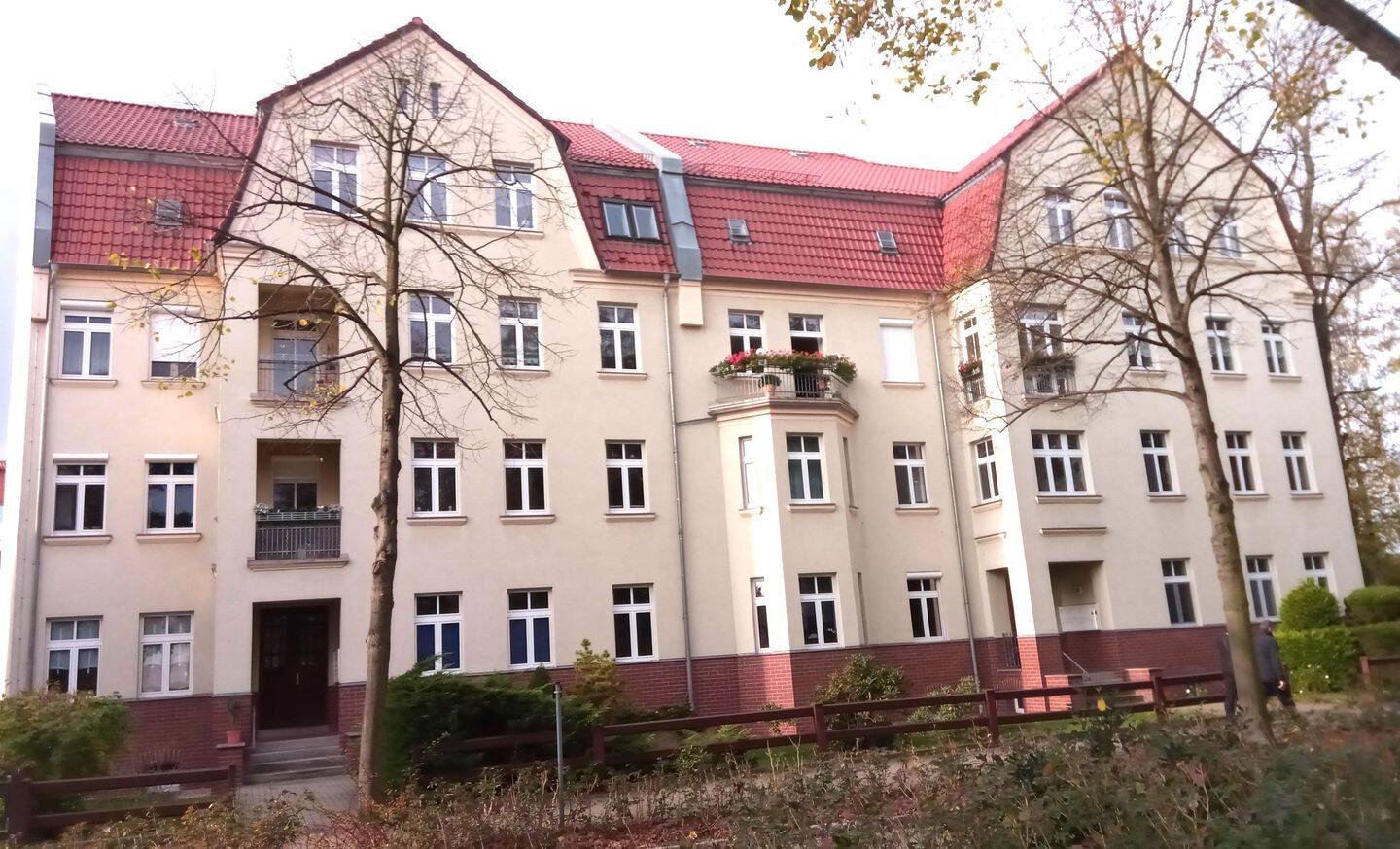 Elegante 2-Zimmer-Wohnung mit Balkon und Blick auf den Stadtpark, 1968 Senftenberg
