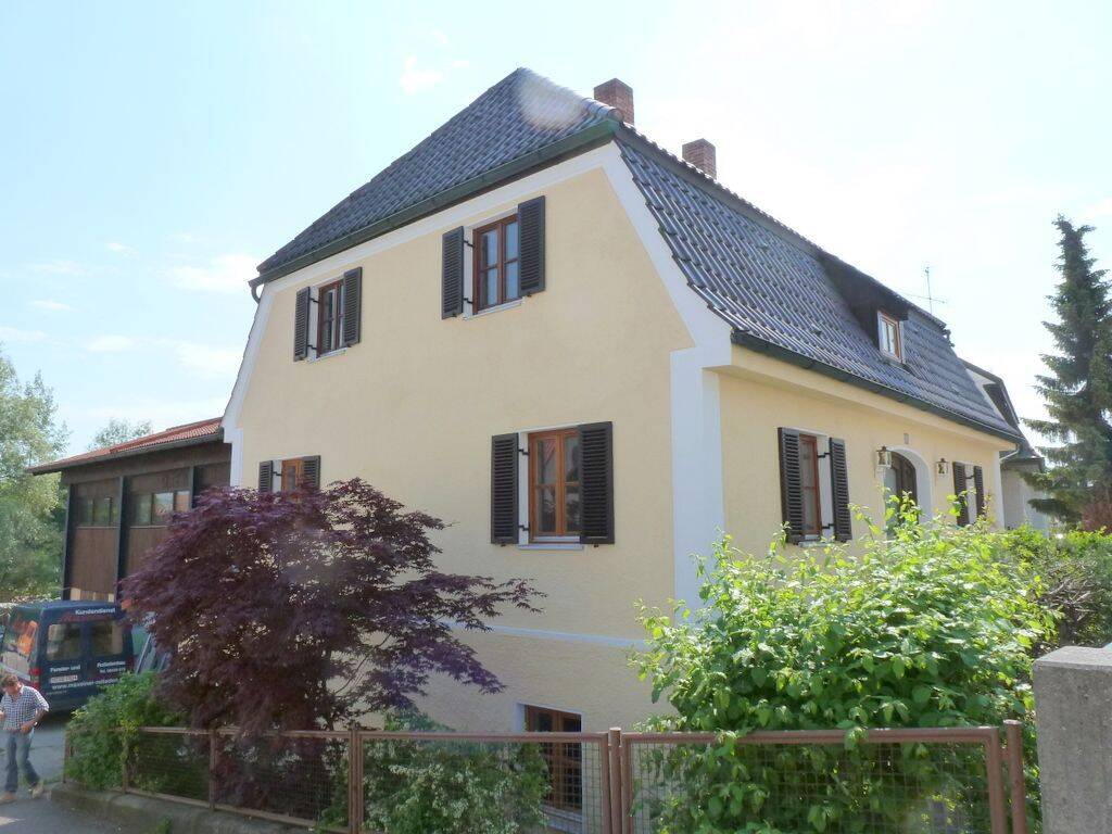 Wolnzach, saniertes Einfamilienhaus mit ELW und Bürogebäude und Garagen, 85283 Wolnzach