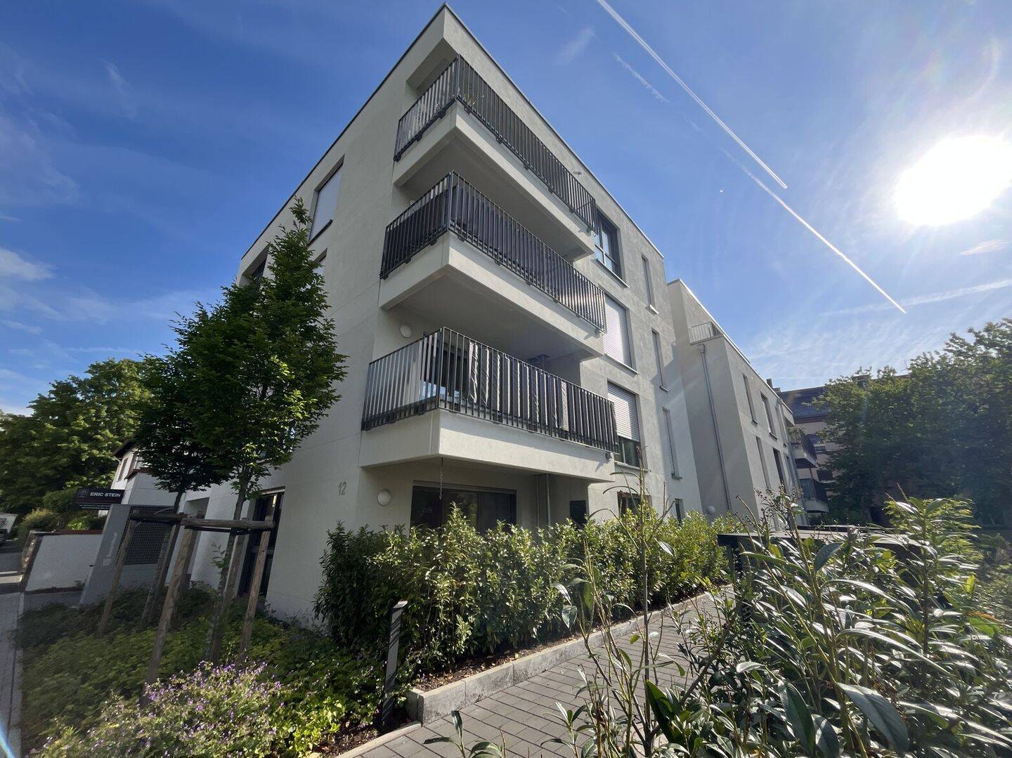 Neuwertige Vierzimmerwohnung mit Terrasse, Küche und Stellplatz in Wiesbaden-Rheingauviertel, 65197 Wiesbaden (Biebrich Dotzheim Wiesbaden)